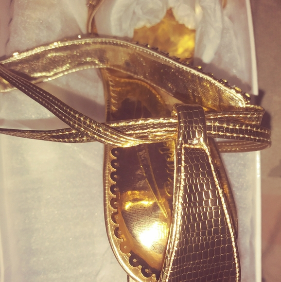 Heels - Picture 2 of 3